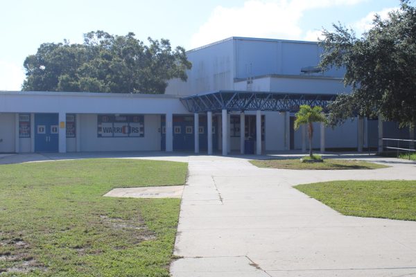 Parents find their way to classes, learn about the school